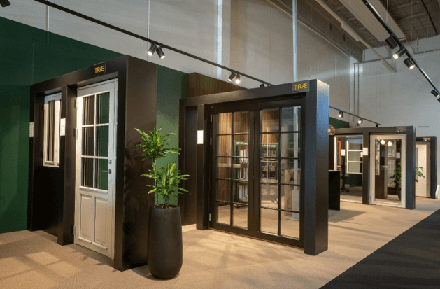 Showroom met ramen en deuren met snelle verzending